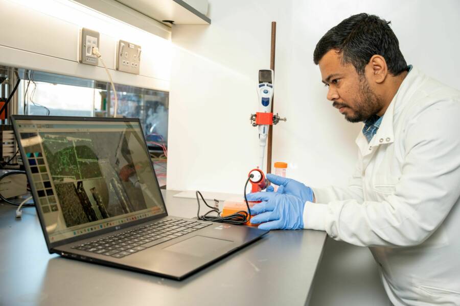 Gourav Bhattacharya Electrode fabrication
